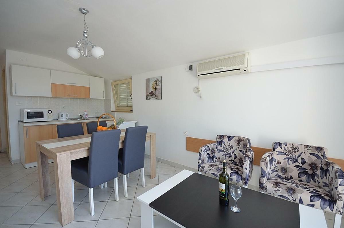 Apartmani Ana Tribalj Exterior foto