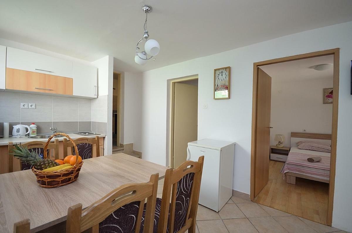Apartmani Ana Tribalj Exterior foto